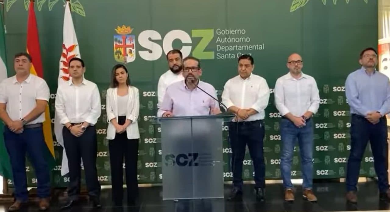 CAMACHO REESTRUCTURA GABINETE Y EXIGE GESTIÓN LIMPIA Y SIN ALIANZAS