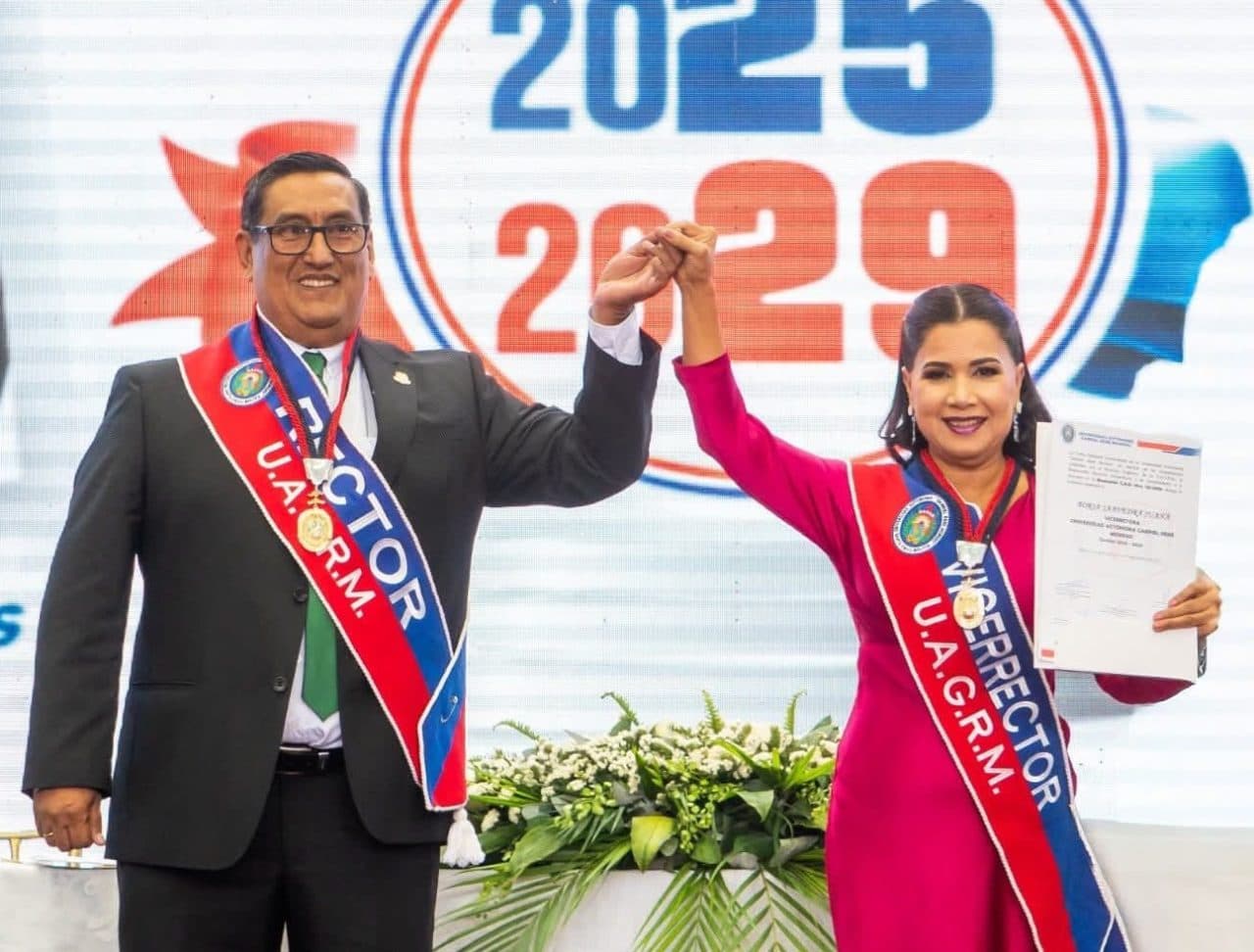 REINERIO VARGAS Y JUANA BORJA ASUMEN LA RECTORÍA Y VICERRECTORÍA DE LA UAGRM