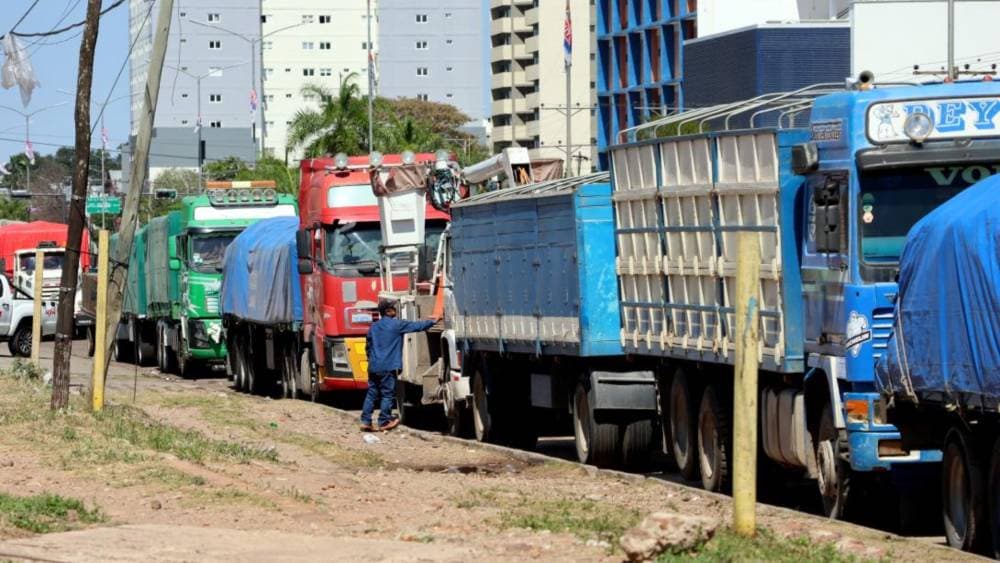 CRISIS DE COMBUSTIBLE AFECTA Al SECTOR PRODUCTIVO, TRANSPORTE Y ECONOMÍA NACIONAL