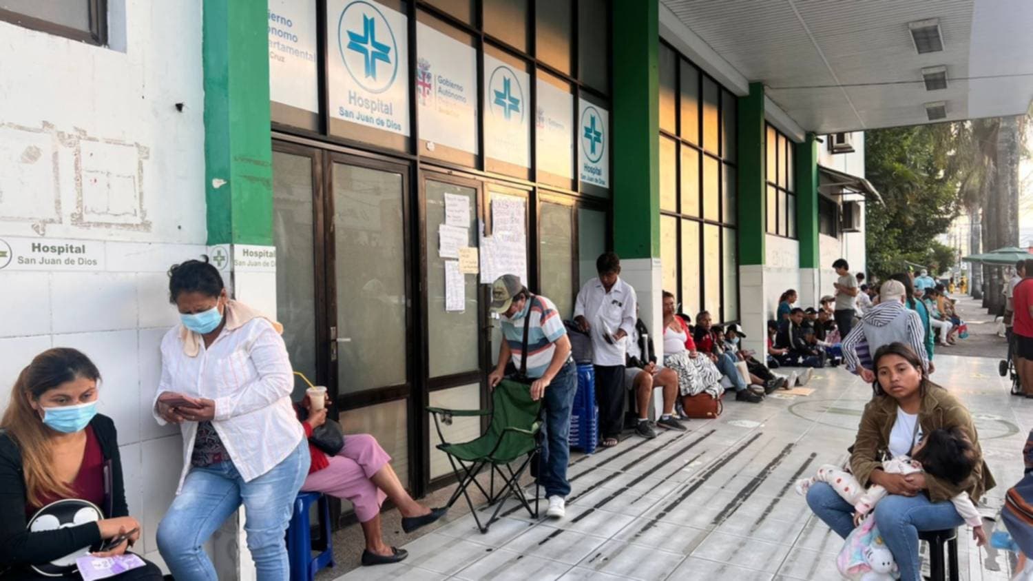 TRABAJADORES DE SALUD INICIARON UN PARO DE 72 HORAS
