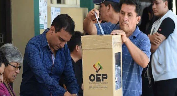 JORNADA ELECTORAL EN MARCHA: LOS RECINTOS COMIENZAN A ABRIR EN TODO EL PAÍS
