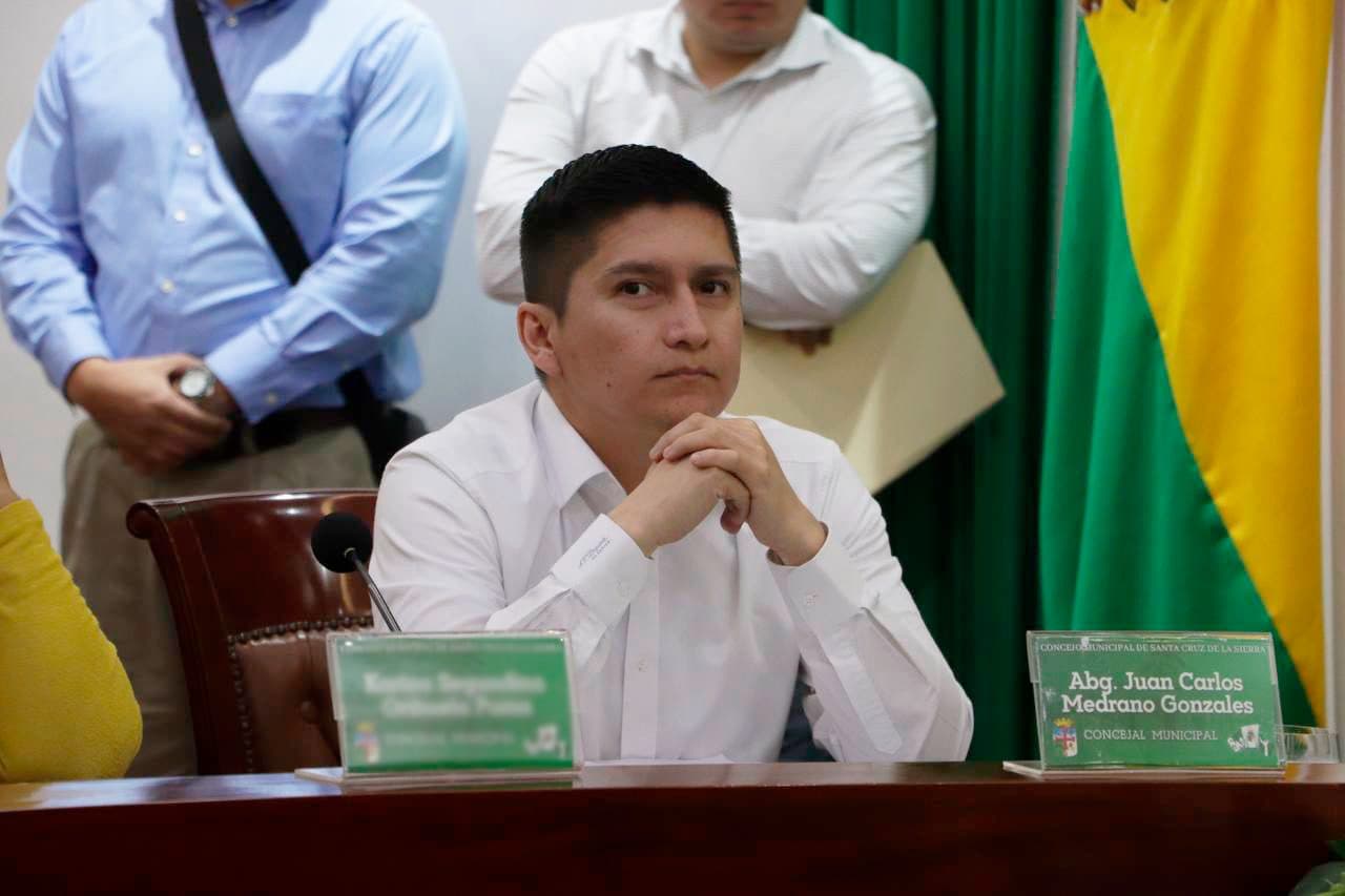 JUAN CARLOS MEDRANO ASUME LA PRESIDENCIA DEL CONSEJO MUNICIPAL