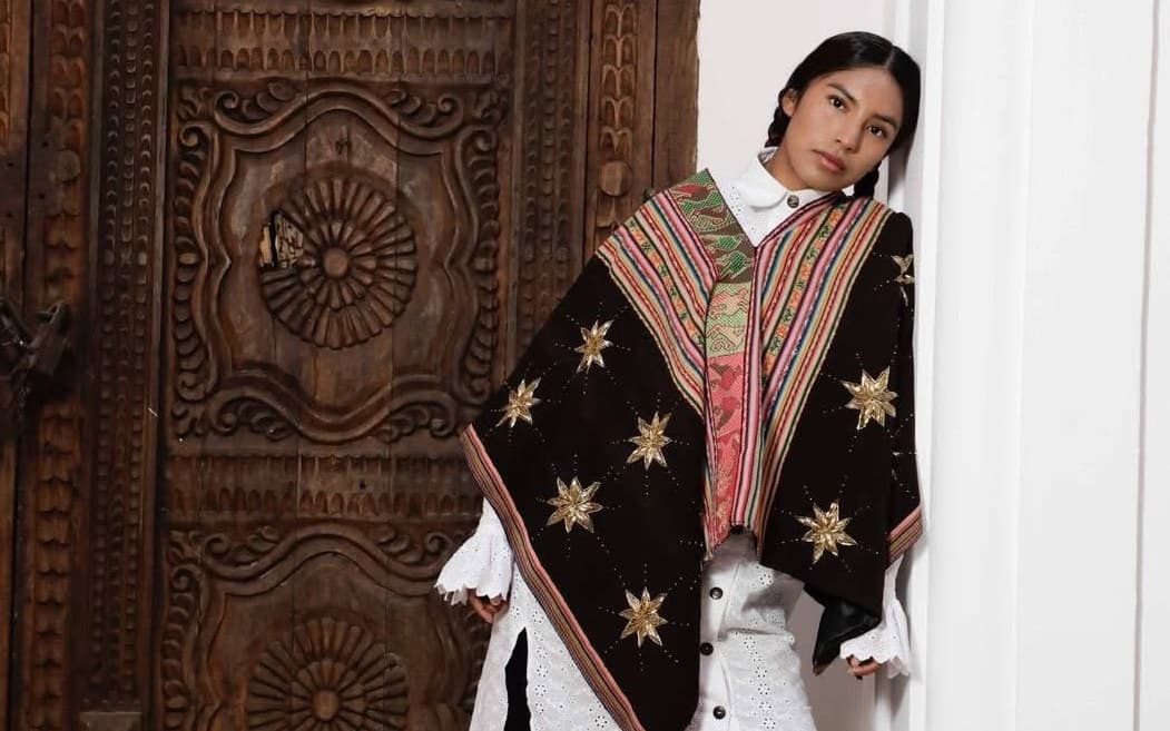 ALBERTINA SACACA, BRILLA EN LA PORTADA DE VOGUE