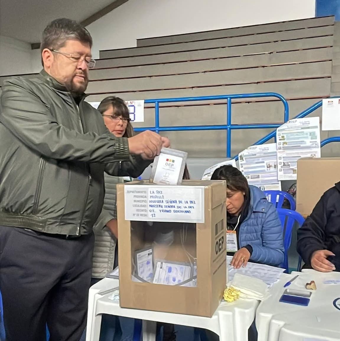 TRAS EJERCER SU VOTO, DORIA MEDINA ASEGURA APOYO AL GOBIERNO ELECTO
