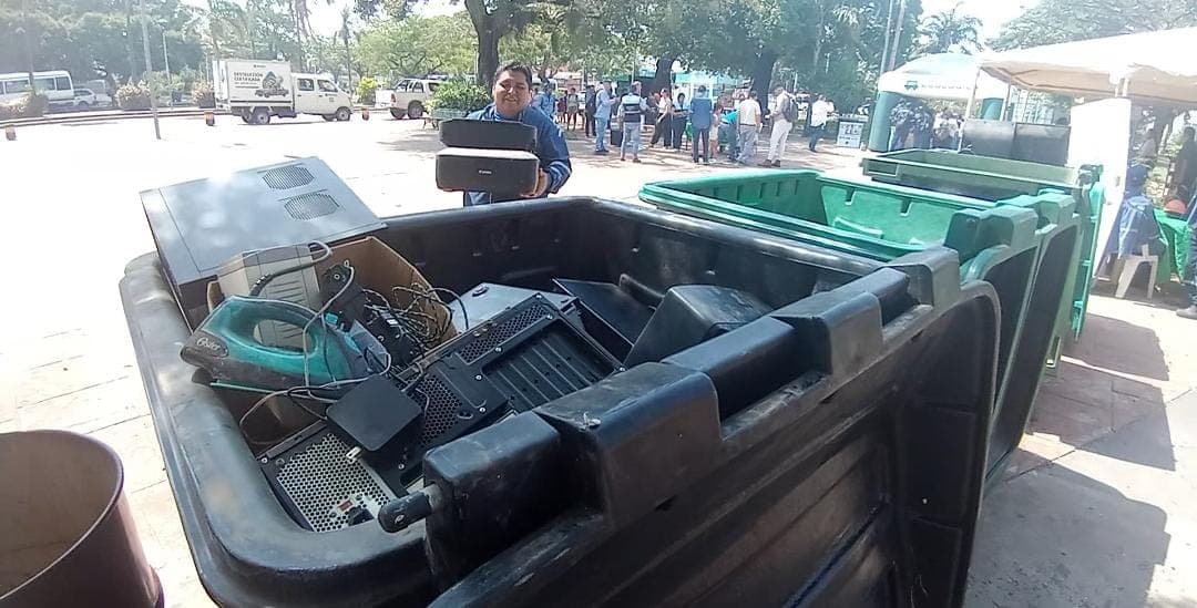 EMACRUZ PROMUEVE CONCIENCIA AMBIENTAL CON FERIA DE RECICLAJE ELECTRÓNICO