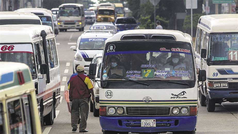 TRANSPORTE URBANO TRABAJA SOLO AL 30% POR FALTA DE COMBUSTIBLE