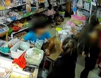 MUJER QUE GOLPEÓ A UN MENOR EN UNA TIENDA OFRECE DISCULPAS PÚBLICAS
