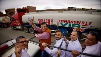 CARAVANA DE CISTERNAS ENCABEZADA POR RODRIGO PAZ
