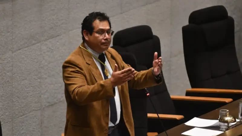 ROBERTO CASTRO ASUME LA PRESIDENCIA DE LA CÁMARA DE DIPUTADOS CON RESPALDO MAYORITARIO