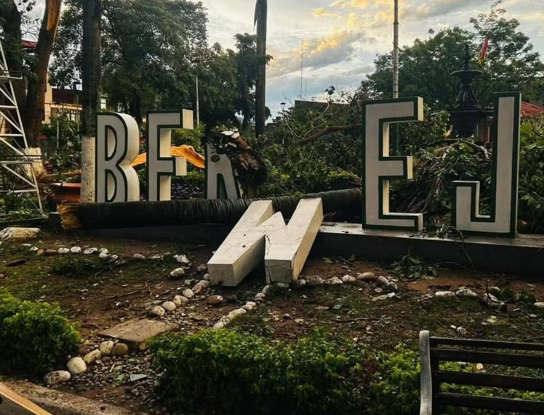 TORMENTA CAUSA DESTROZOS Y DEJA A BERMEJO SIN ELECTRICIDAD