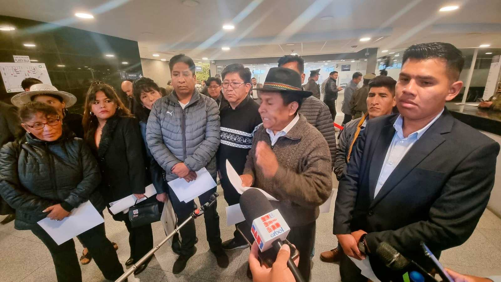 PARLAMENTARIOS AFINES A LARA DENUNCIAN “GOLPE A LA VICEPRESIDENCIA”