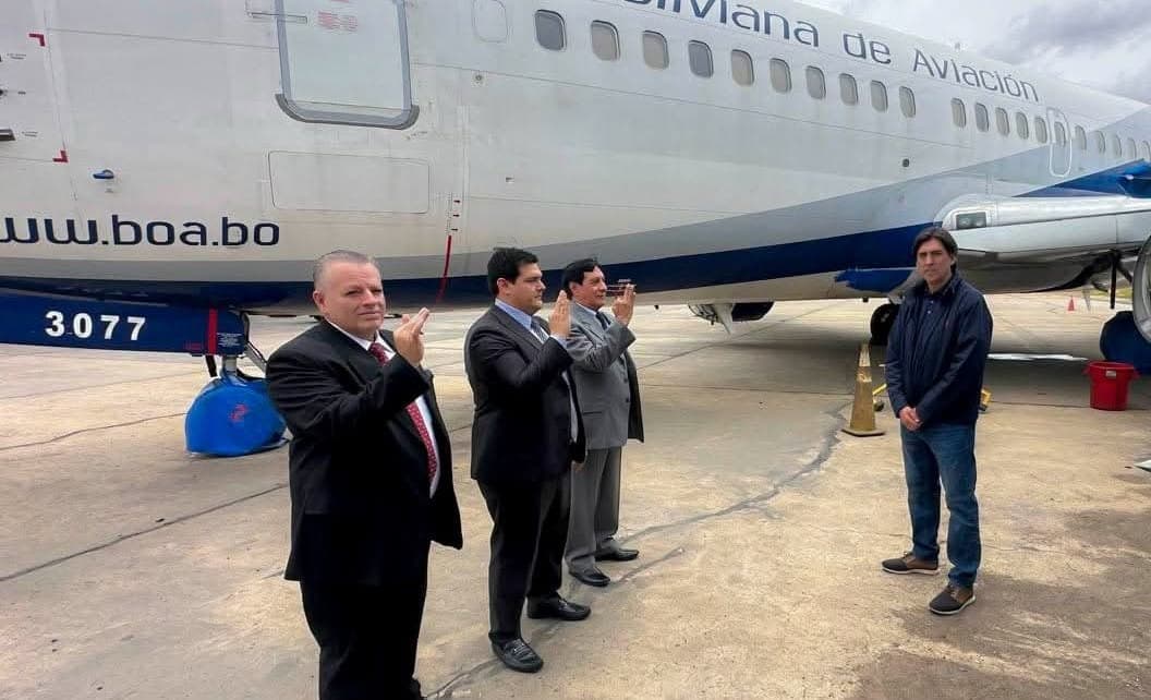 MINISTRO DE OBRAS PÚBLICAS POSESIONA A FUNCIONARIOS EN BOA, NAABOL Y DGAC