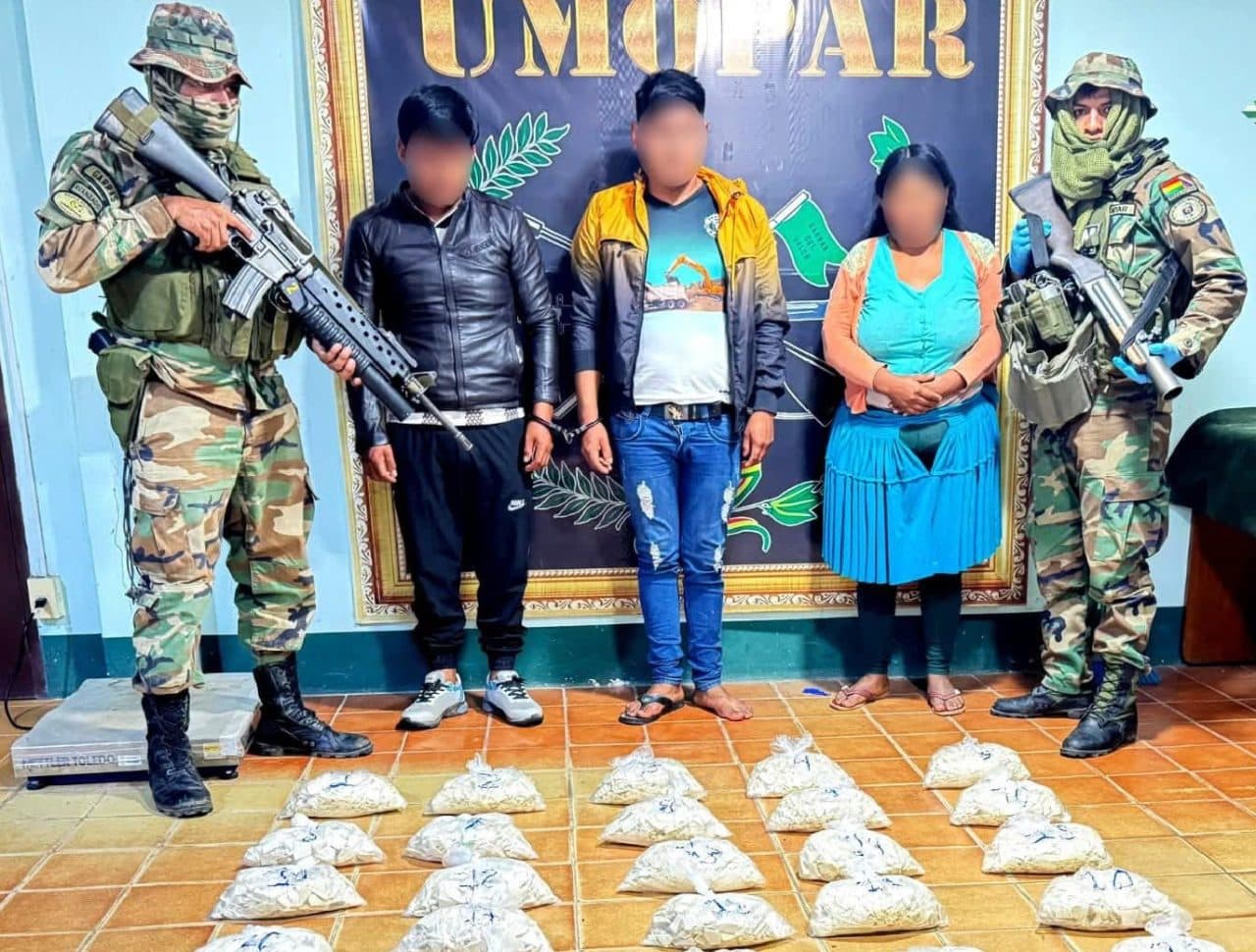 UMOPAR INTERCEPTA VEHÍCULO CON 25 BOLSAS DE PASTA BASE EN CHAPARE