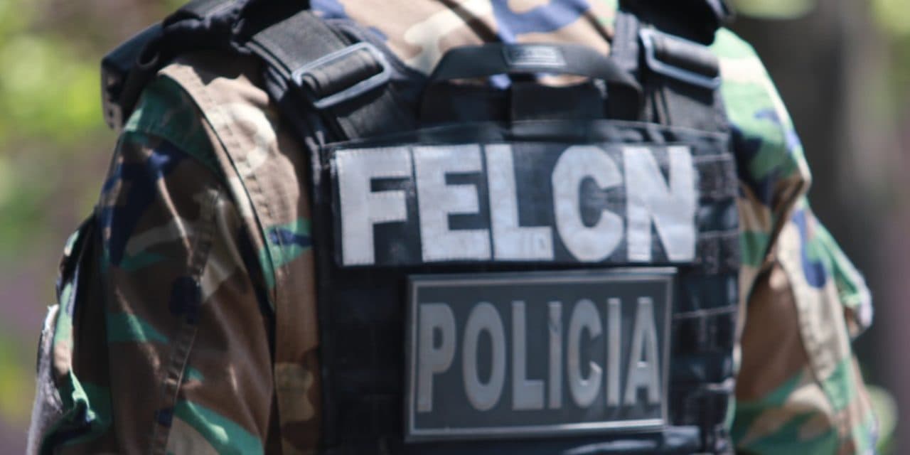 CUATRO POLICÍAS DETENIDOS CON 11 KILOS DE COCAÍNA TRAS ACCIDENTE EN SANTA CRUZ