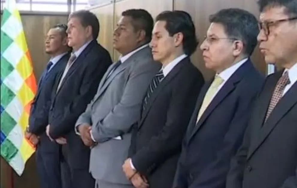 MINISTRO MEDINACELI POSESIONA A NUEVAS AUTORIDADES EN SECTOR ENERGÉTICO