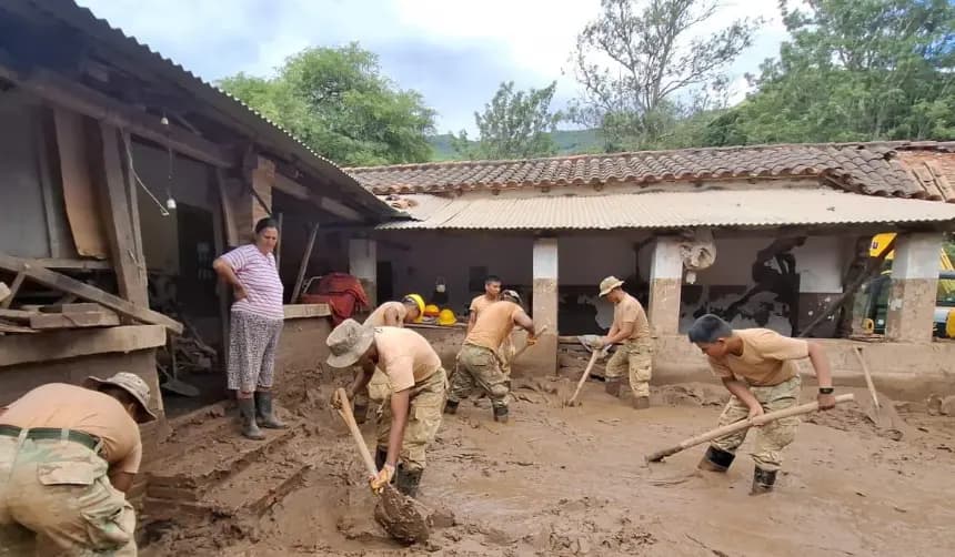 DESLIZAMIENTO EN ACHIRAS: EQUIPOS DE RESCATE HALLAN UN CUERPO EN LA ZONA DE LOS PINOS