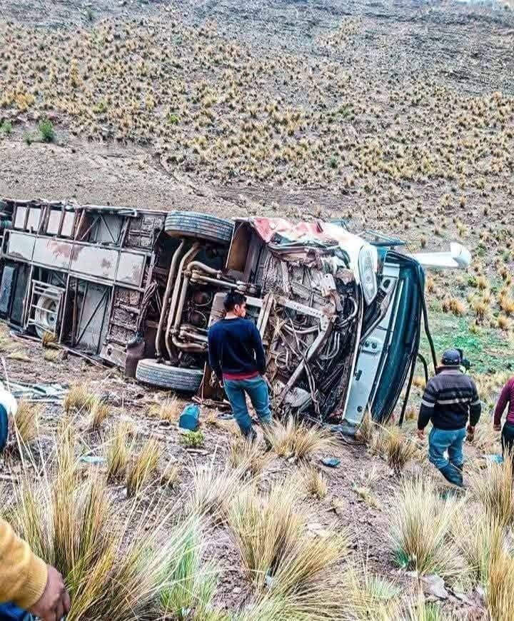 TRÁGICO ACCIDENTE DE TRÁNSITO EN CARRETERA COCHABAMBA–LA PAZ DEJA OCHO MUERTOS