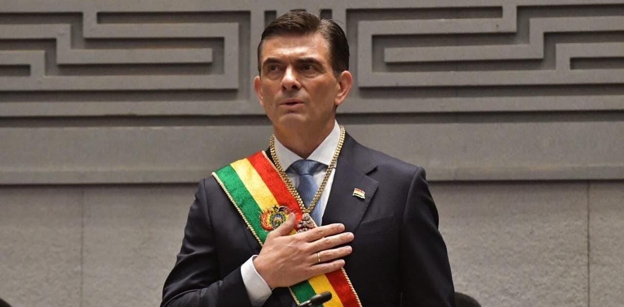 “BOLIVIA VA A SALIR ADELANTE”, AFIRMA PAZ EN SALUDO DE NAVIDAD