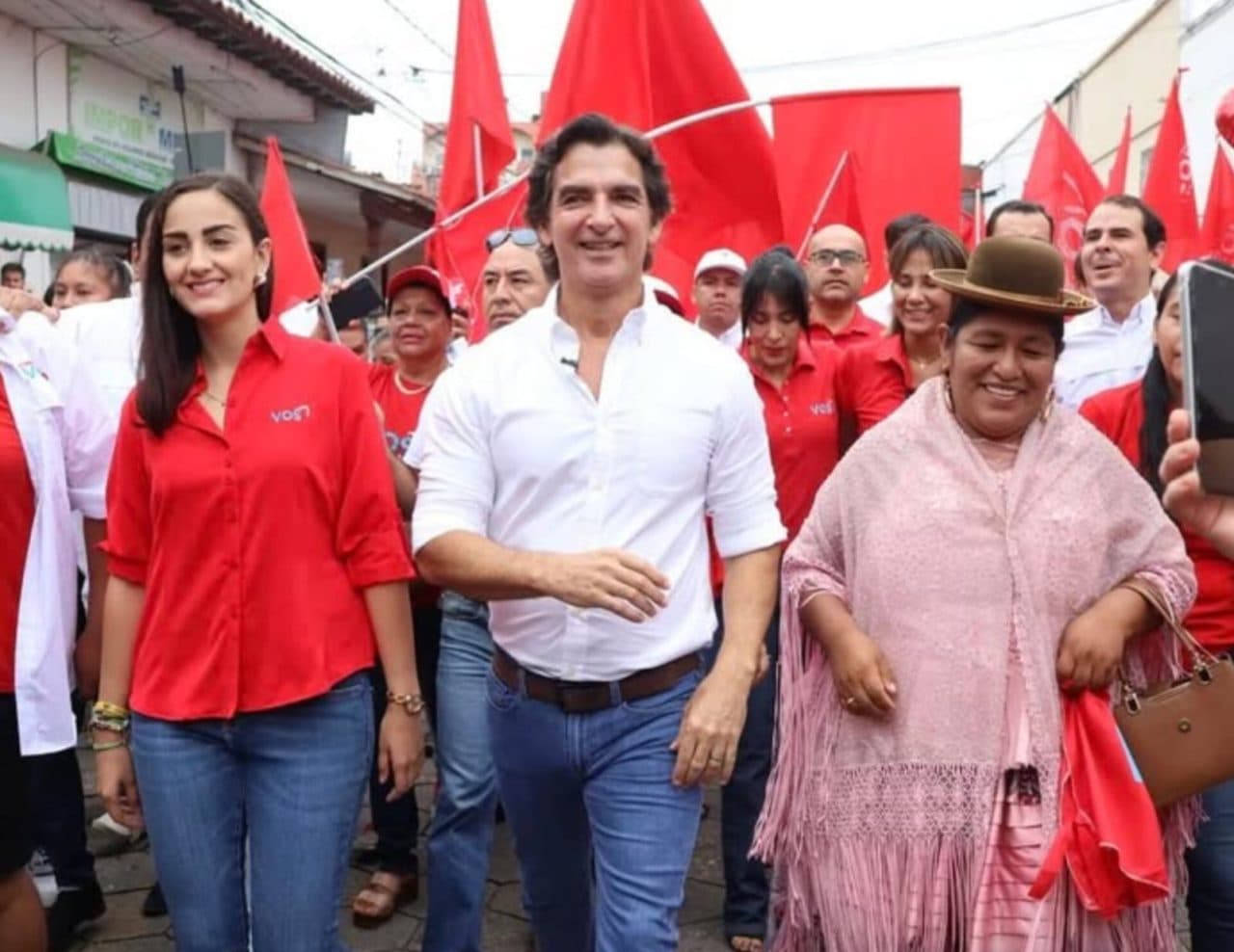 LUISA NAYAR SE UNE A LA CAMPAÑA DE MAMEN SAAVEDRA Y PROMUEVE “NUEVO TIEMPO” PARA SANTA CRUZ