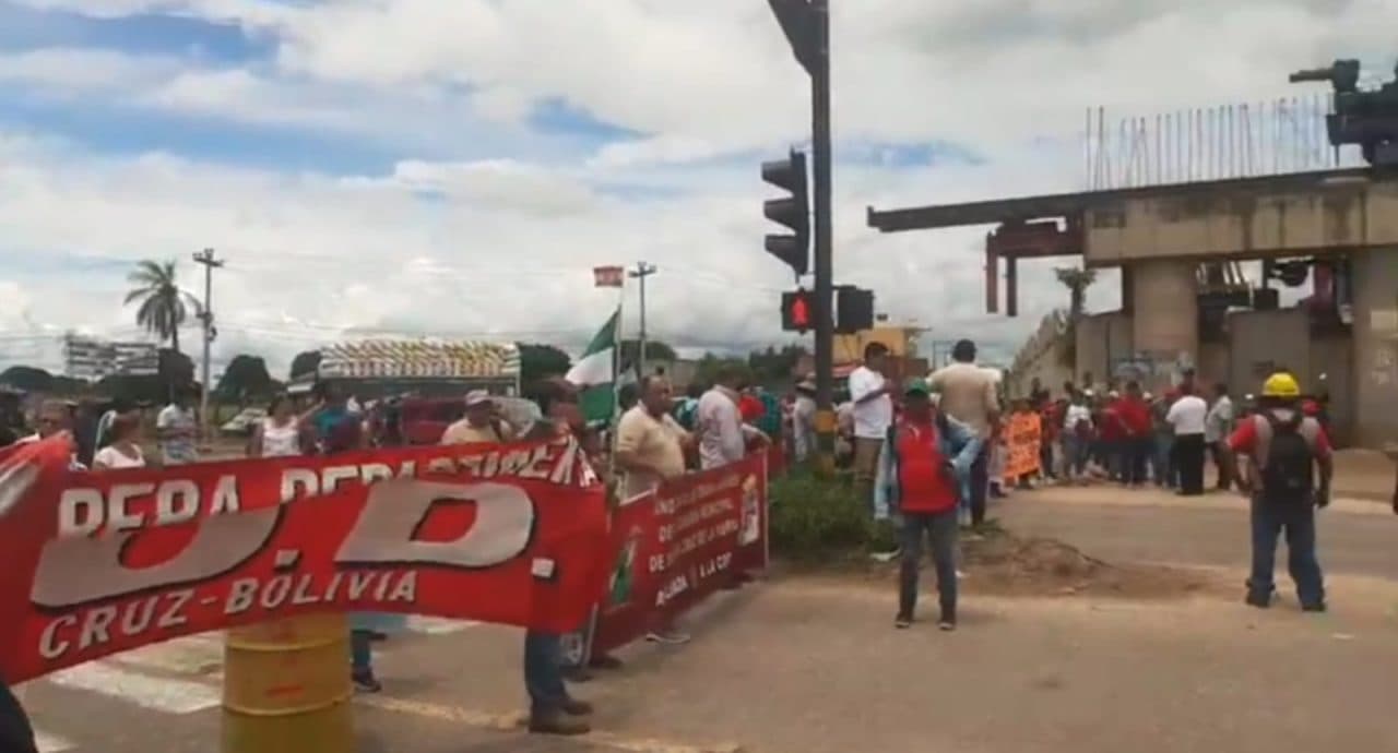 COD BLOQUEA CARRETERA A WARNES Y EXIGE ABROGACIÓN DEL DS 5503