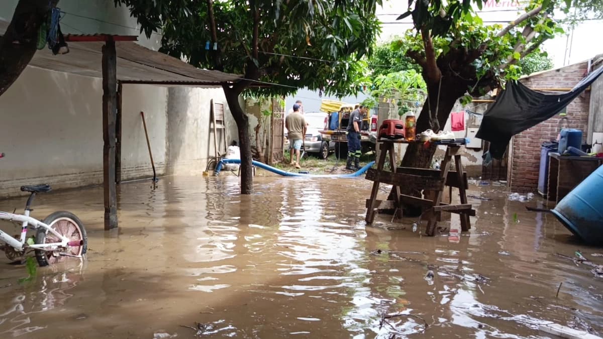 FUERTES LLUVIAS Y VIENTOS EXTREMOS GENERAN MOVILIZACIÓN DE EMERGENCIA EN SANTA CRUZ