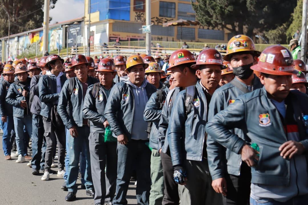 MINEROS ASALARIADOS DE ORURO INICIAN HUELGA INDEFINIDA Y EXIGEN ABROGACIÓN DEL “GASOLINAZO”