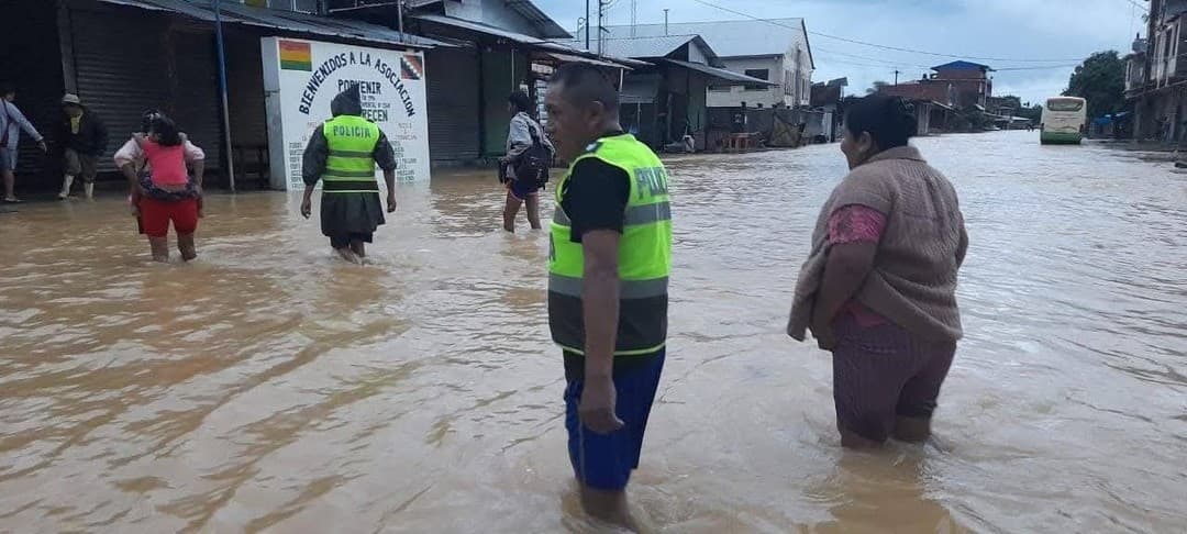 DESBORDE DEL RÍO MAGAREÑO DEJA A IVIRGAZAMA BAJO EL AGUA
