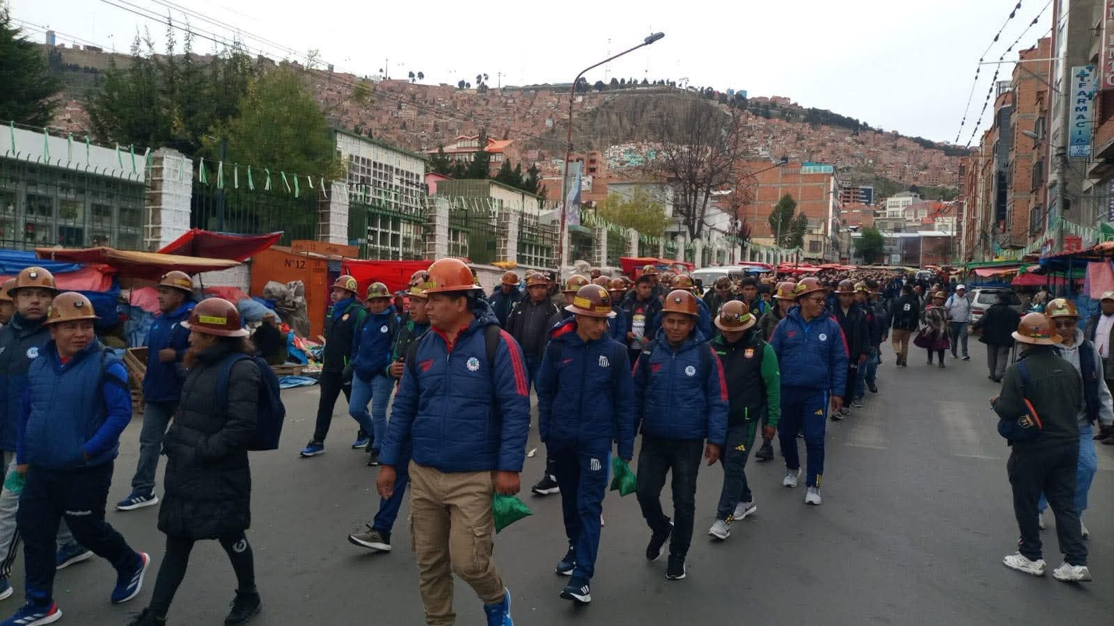 MINEROS COOPERATIVISTAS SE MOVILIZAN A NIVEL NACIONAL Y EXIGEN LA ANULACIÓN DEL DS 5503