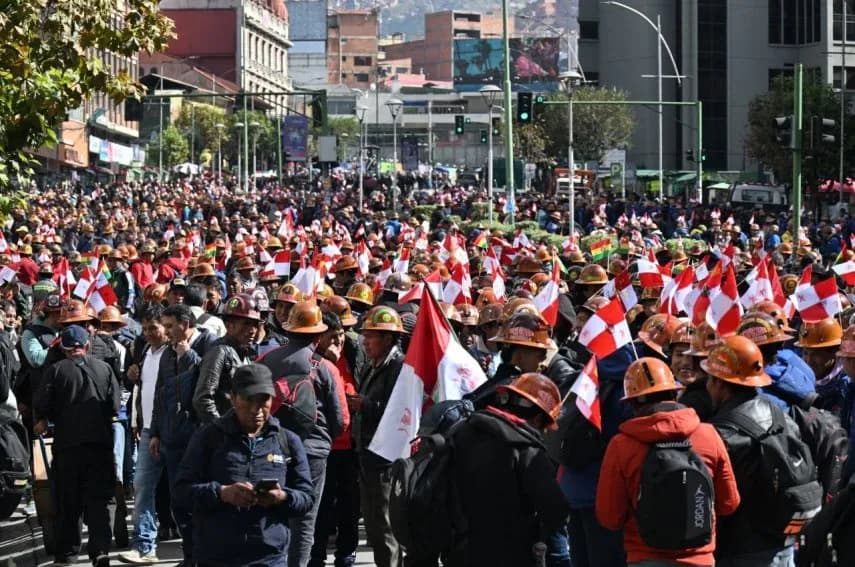 “NOS QUEDAMOS EN LA PAZ HASTA QUE SE DEROGUE EL DIESELAZO”, ADVIERTEN MINEROS COOPERATIVISTAS