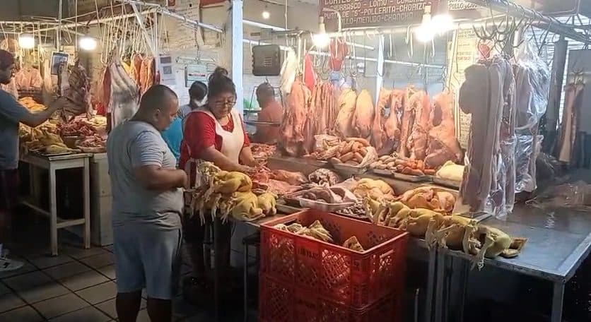PRECIOS DE LA CARNE EN MERCADO LAZARETO PREVIO A LA CENA DE AÑO NUEVO