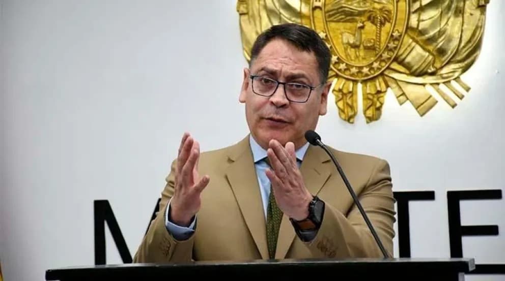 EXVICEMINISTRO AGUILERA CONFIRMA ASISTENCIA A LA FISCALÍA Y NIEGA RUMORES DE FUGA
