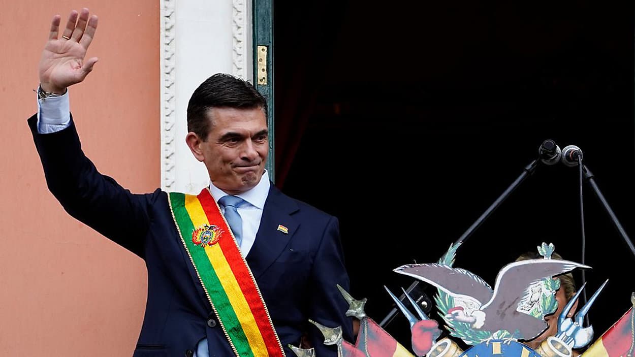 PRESIDENTE PAZ CIERRA SU PRIMER MES CON 65% DE APROBACIÓN