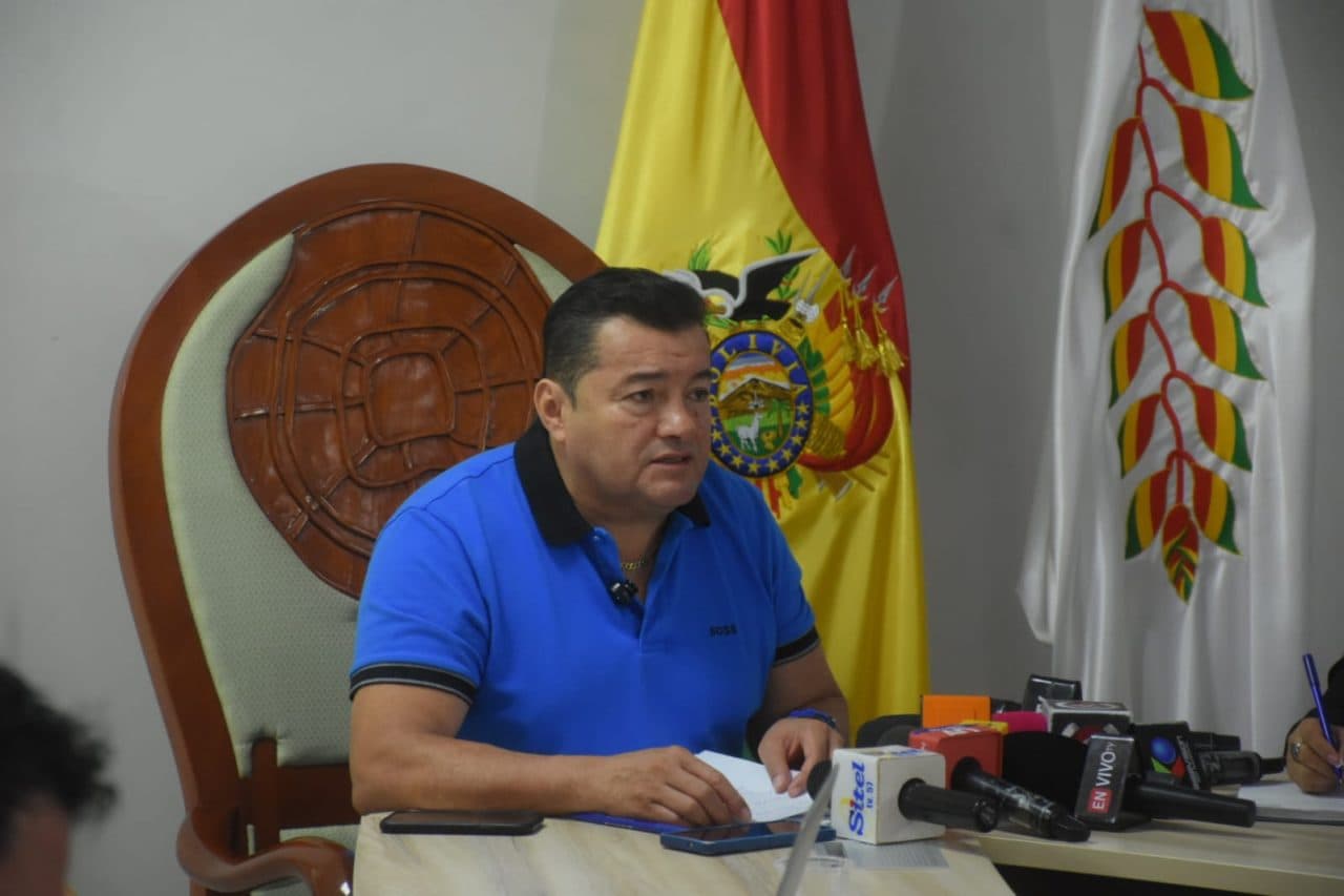 “EN EL DEBATE SE DESNUDA AL CANDIDATO”, AFIRMA JHONNY FERNÁNDEZ