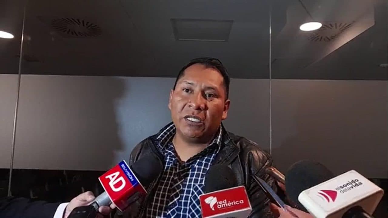EXDIPUTADO LOPEZ DICE QUE PAZ GOBIERNA INCONSTITUCIONALMENTE A DISTANCIA