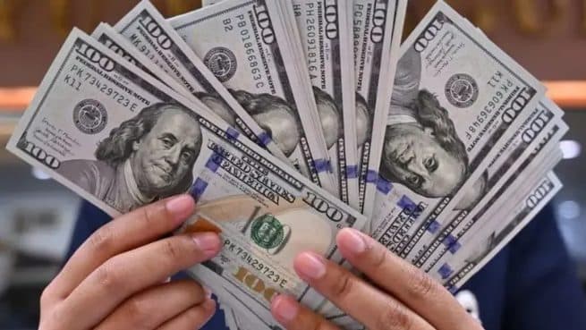 DÓLAR EN MERCADO PARALELO SE ESTABILIZA EN LA BANDA DE LOS 9 BOLIVIANOS