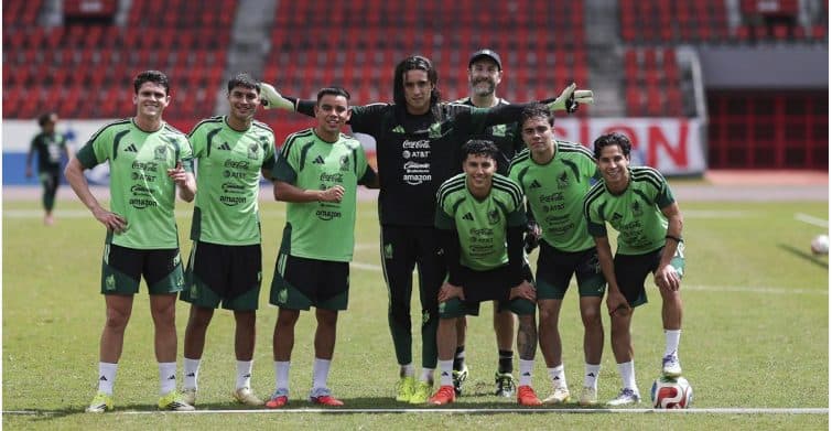 LA SELECCIÓN DE MÉXICO ATERRIZA EN LA CAPITAL ORIENTAL