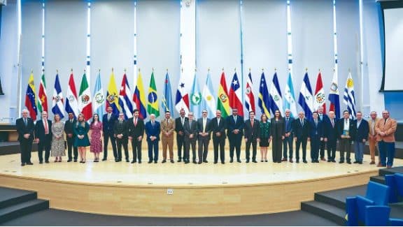 SECTOR EMPRESARIAL BOLIVIANO REFUERZA LAZOS INTERNACIONALES EN EL FORO ECONÓMICO DE LA CAF