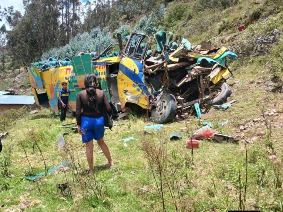 FLOTA SE EMBARRANCA EN MOCOMOCO Y DEJA VARIOS FALLECIDOS