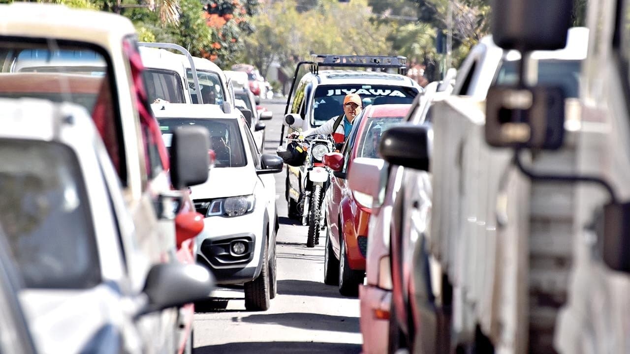 TRANSPORTISTAS EXIGEN AL GOBIERNO PAGAR DAÑOS POR GASOLINA EN MAL ESTADO