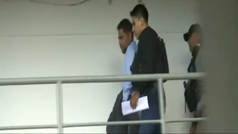 PASTOR PERUANO ACUSADO DE ESTUPRO LLEGA A AUDIENCIA BAJO FUERTE CUSTODIA POLICIAL