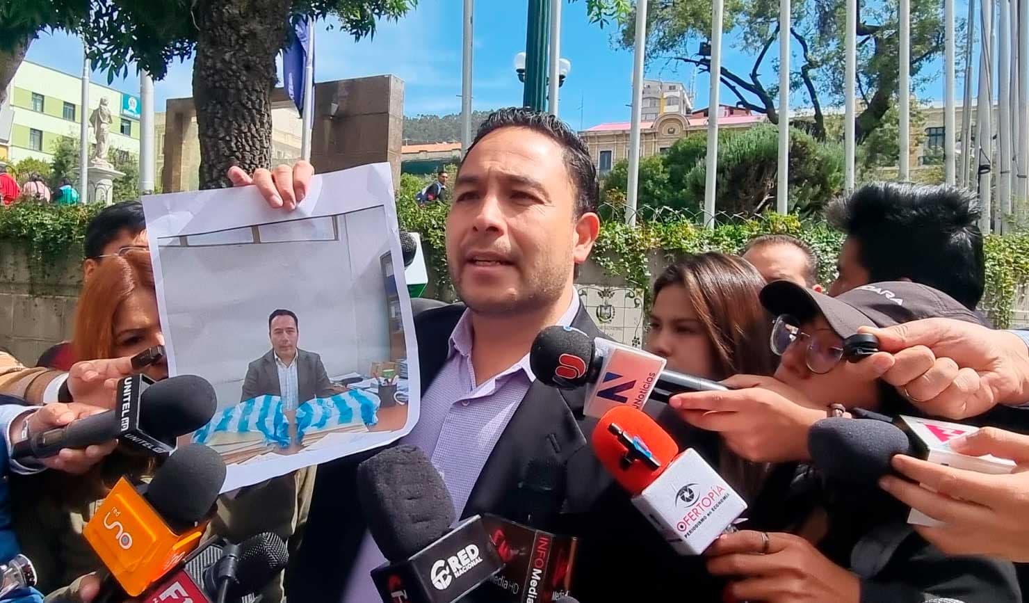 MEDINACELI PRESENTA DEMANDA PENAL POR INJURIA CONTRA EL VICEPRESIDENTE LARA