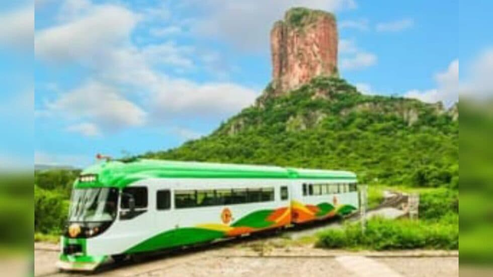 FERROVIARIA ORIENTAL ARRANCA INICIALMENTE CON EL FERROBUS