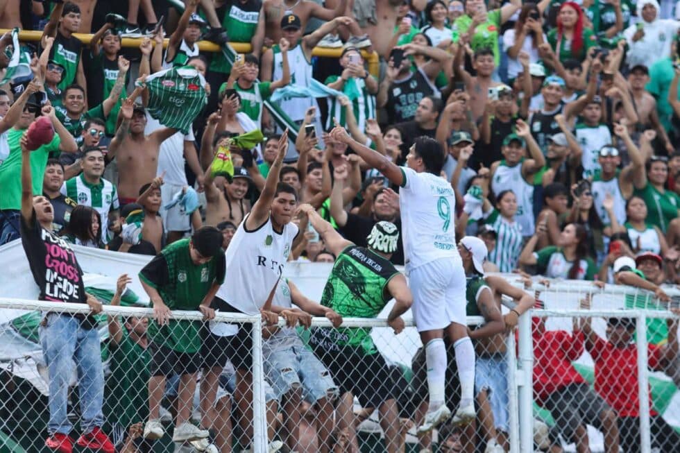 ORIENTE PETROLERO PASA CON GOLEADA Y DEBUT DE MARTINS