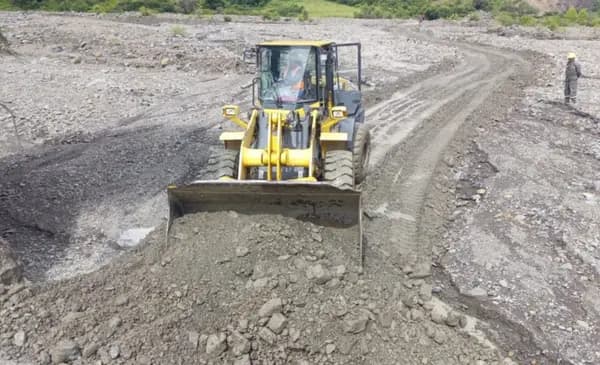 DESLIZAMIENTO OBLIGA A CERRAR TEMPORALMENTE LA RUTA SANTA CRUZ–ABAPÓ