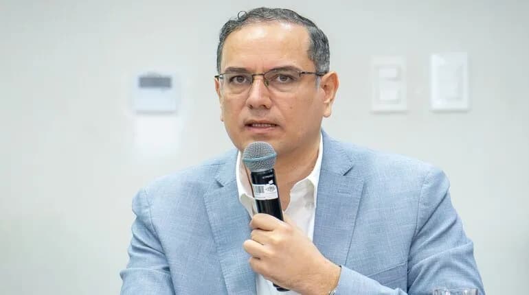 FISCALÍA CITARÁ A AKLY Y FIRMANTES DE CONTRATOS DE YPFB POR PRESUNTO SOBREPRECIO