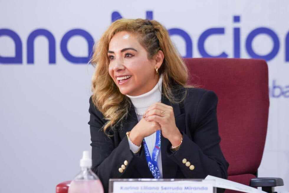 FISCALÍA ACTIVA ALERTA MIGRATORIA CONTRA EXJEFA DE LA ADUANA KARINA SERRUDO