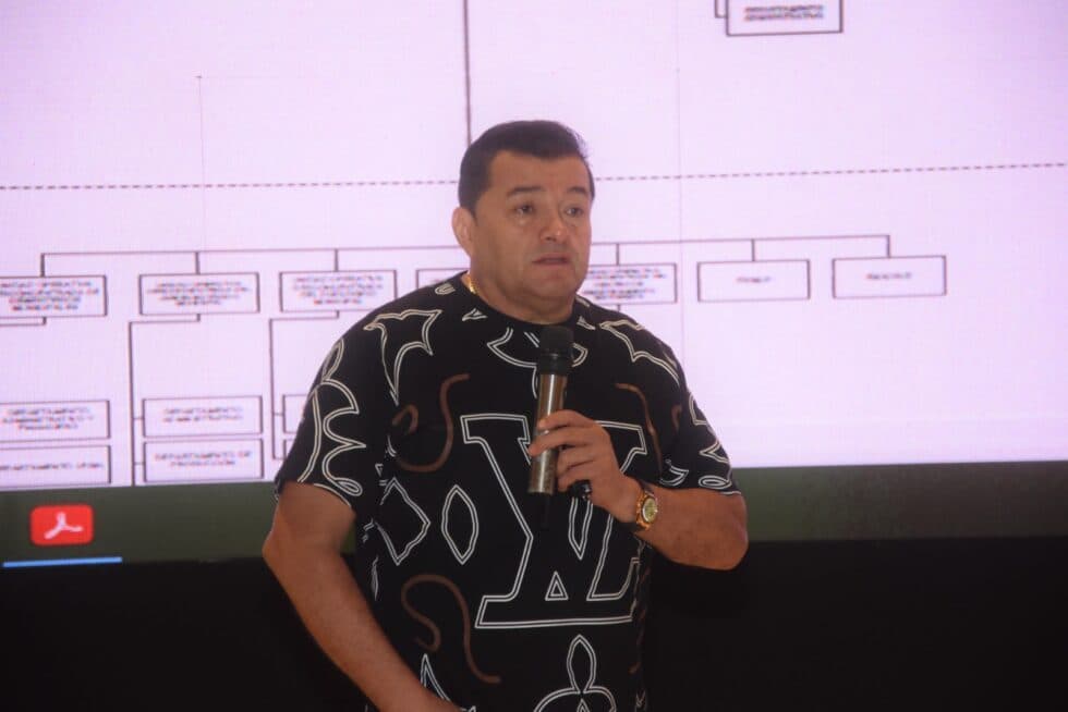 JHONNY FERNÁNDEZ ASEGURA ENTREGA DE INFORMACIÓN NOTARIADA AL ALCALDE ENTRANTE