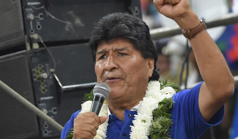 “ESPECTÁCULOS MEDIÁTICOS”: EVO ARREMETE CONTRA RODRIGO PAZ