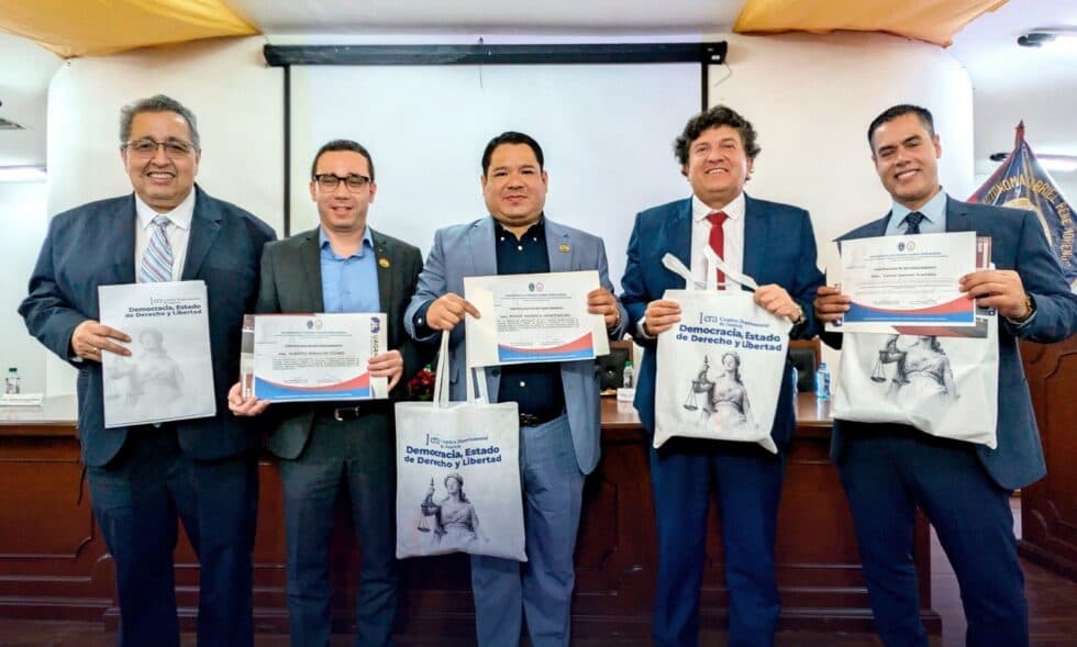 FISCAL GENERAL DEL ESTADO PARTICIPA DE LA 1RA CUMBRE DEPARTAMENTAL DE JUSTICIA DE LA UAGRM