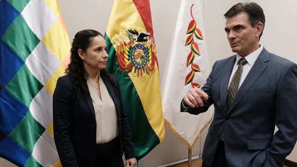 CLAUDIA CRONENBOLD PRESENTA SU RENUNCIA COMO PRESIDENTA DE YPFB